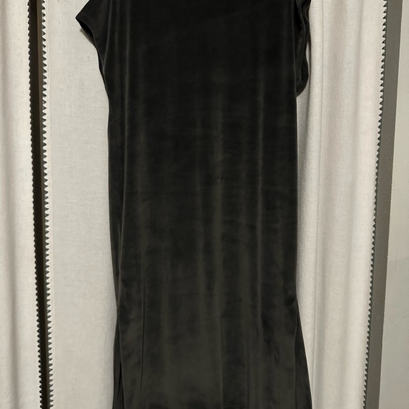 Barefoot Dreams Luxechic, velour lounge dress, size XS fits like a medium/large - Picture 4 of 4